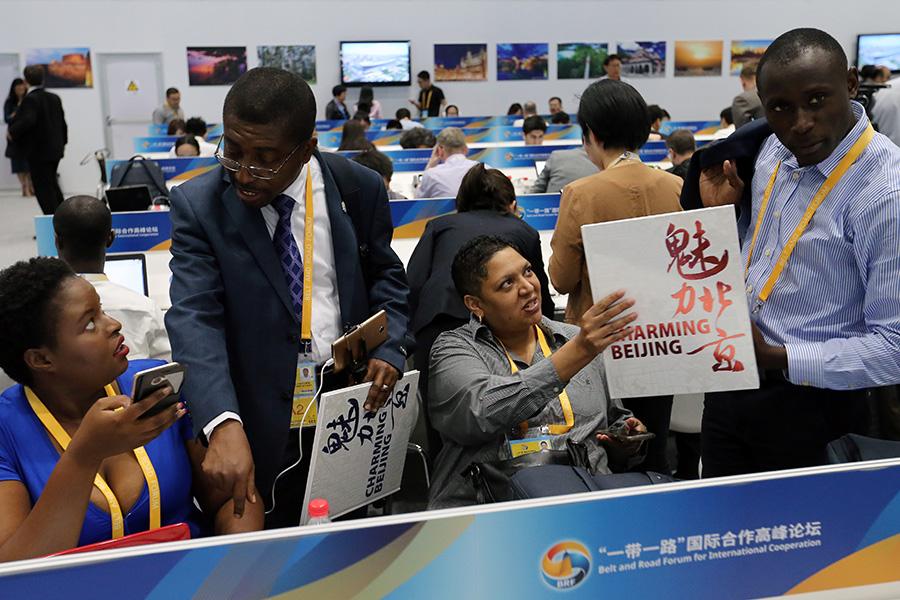 Journalists across world cover Belt and Road forum in Beijing(1/7)