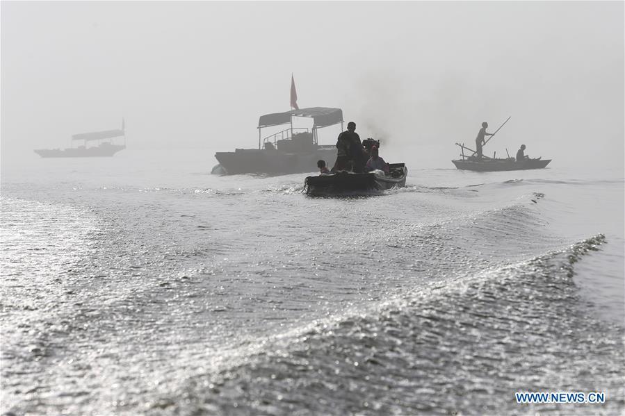Fishing boats are seen in Huai\'an section of the Huaihe River in east China\'s Jiangsu Province, May 15, 2017. Due to torrential rain and the flow of water from upper reaches, water level of Jiangsu section of the Huaihe River has reached 13.20 meters recently. (Xinhua/Zhou Haijun)