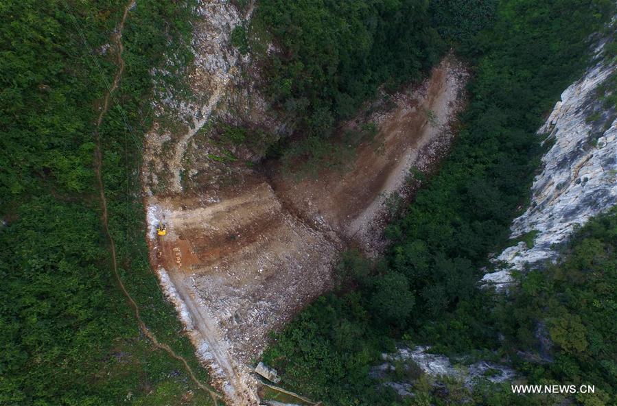 Aerial photo taken on April 21, 2017 shows a road under construction in Bansheng Township of Dahua Yao Autonomous County, south China\'s Guangxi Zhuang Autonomous Region. Guangxi strengthened road construction efforts in poor rural areas in recent years. (Xinhua/Huang Xiaobang)