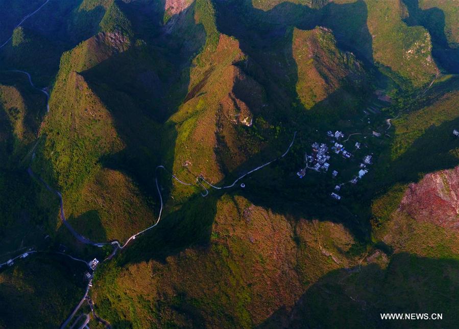 Aerial photo taken on May 8, 2017 shows a road in Nongteng Village of Qibainong Township in Dahua Yao Autonomous County, south China\'s Guangxi Zhuang Autonomous Region. Guangxi strengthened road construction efforts in poor rural areas in recent years. (Xinhua/Huang Xiaobang)