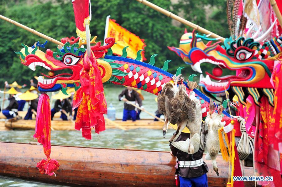 Dragon canoe festival celebrated in SW China's Guizhou(5/9)