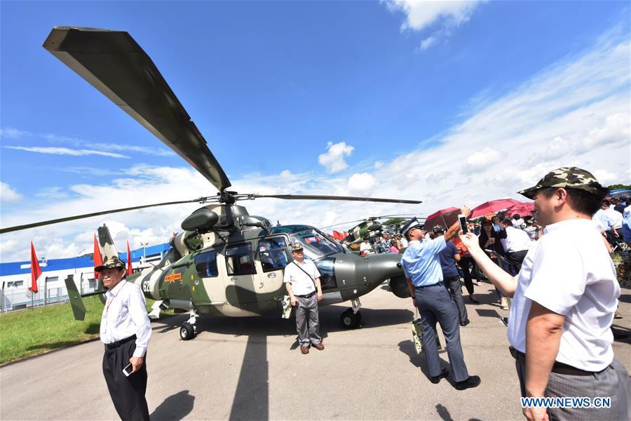 Local residents visit Shek Kong barracks of PLA Garrison in HK(1/3)