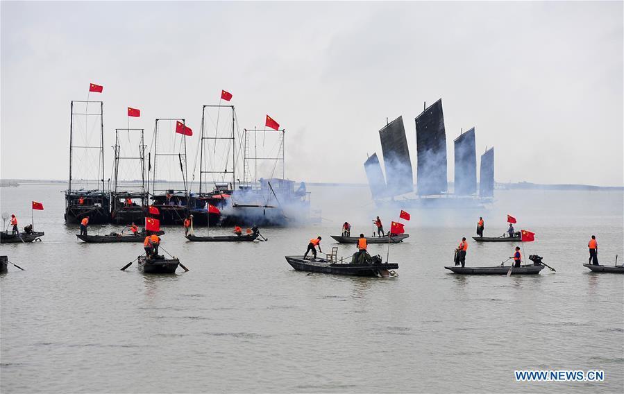 Five-month fishing ban on Hongze Lake ends in E China(1/3)