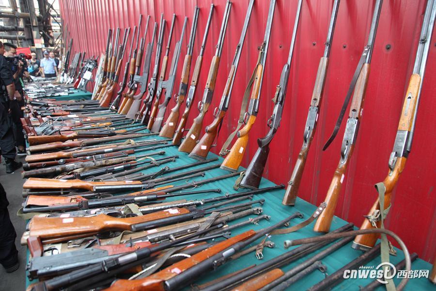 Shaanxi destroys tens of thousands of guns and bullets (1/17)