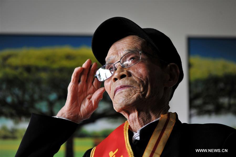 Visiting anti-Japanese war veterans fighting for China(1/28)