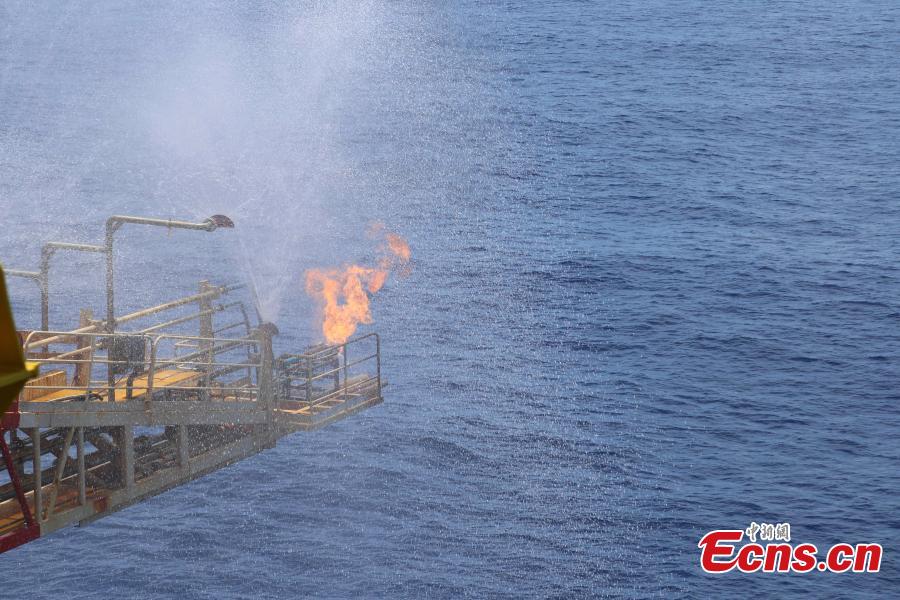 China completes trial exploration of flammable ice(1/3)