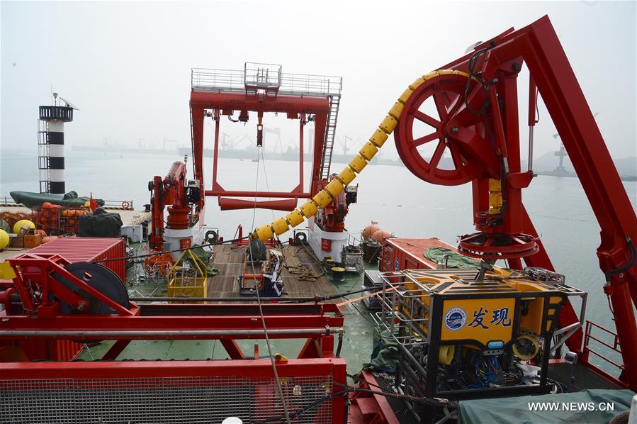 Photo taken on July 10, 2017 shows scientific detection equipments on the afterdeck of the comprehensive research vessel, the Kexue (Science), in Qingdao, east China\'s Shandong Province. The 99.6-meter-long and 17.8-meter-wide ship carrying scientific detection equipment domestically developed by China set off here Monday. (Xinhua/Zhang Xudong)