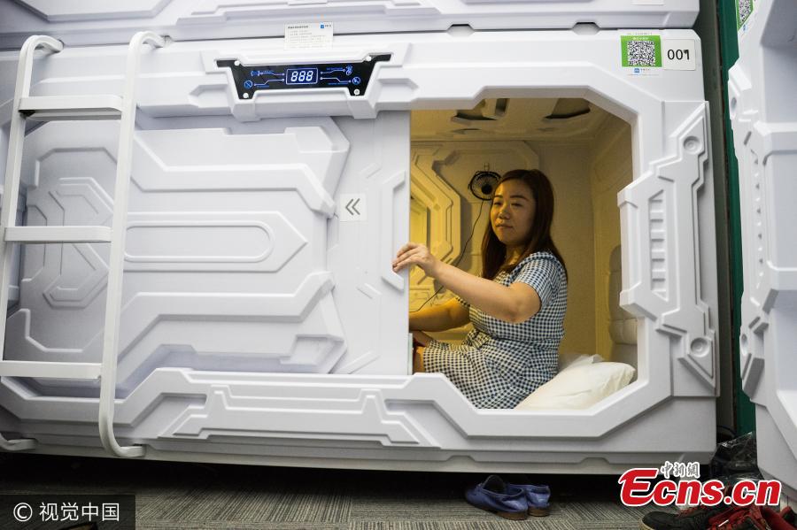 Sleep capsule offers power nap in Zhongguancun (1/3)