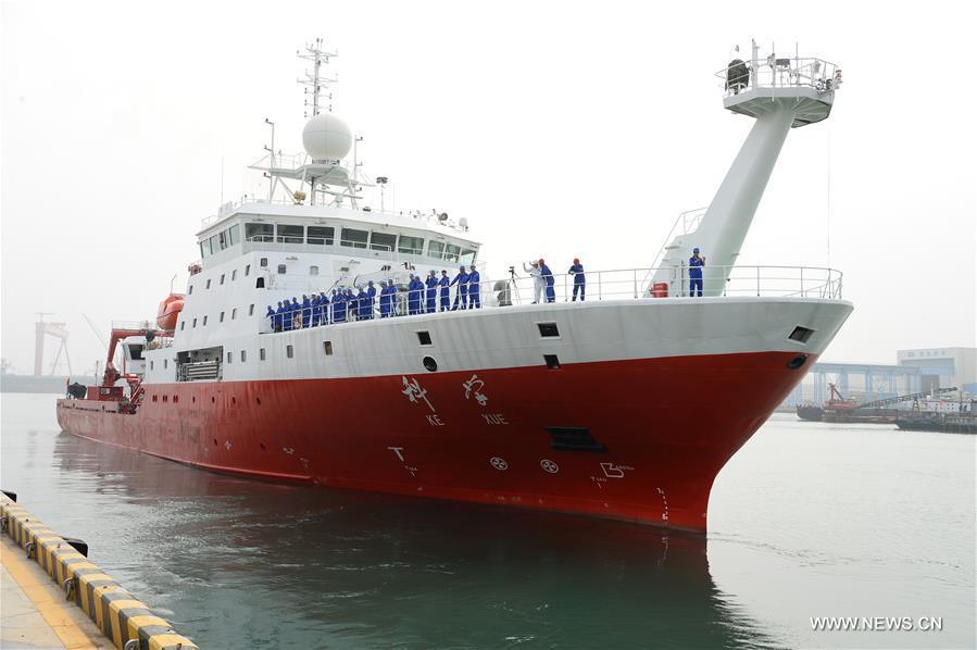 
Photo taken on July 10, 2017 shows the comprehensive research vessel, the Kexue (Science), leaving a port in Qingdao, east China\'s Shandong Province. The 99.6-meter-long and 17.8-meter-wide ship carrying scientific detection equipments domestically developed by China set off here Monday. (Xinhua/Zhang Xudong)