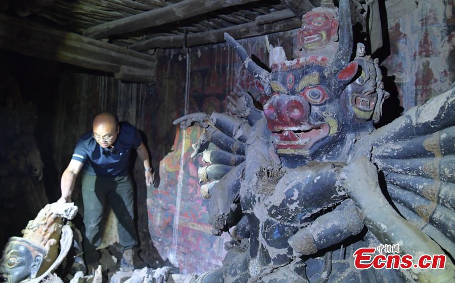 Ming Dynasty murals and clay sculptures found in temple(1/10)