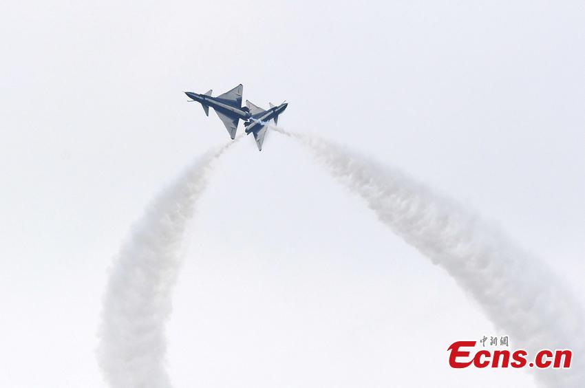A plane of the Bayi (August 1) Aerobatics Team performs at an air show in Changchun City, the capital of Northeast China’s Jilin Province, Aug. 10, 2017. The show is also part of the International Army Games, which run from July 29 to Aug. 12 and consist of 28 competitions to be held in Russia, China, Azerbaijan, Belarus and Kazakhstan. (Photo: China News Service/Zhang Yao)