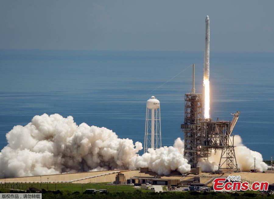 SpaceX launches super-computer to space(1/4)