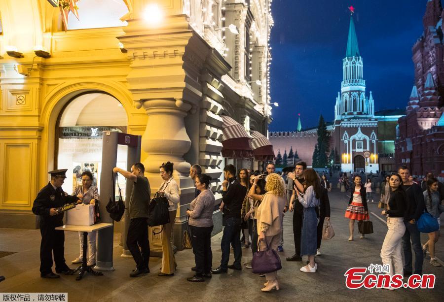 Visitors wait in front of the entrance of the GUM department store near Red Square in Moscow, Russia, Sept. 13, 2017. More than 20,000 people have been evacuated from public spaces across Moscow after authorities received several bomb threats. (Photo/Agencies)