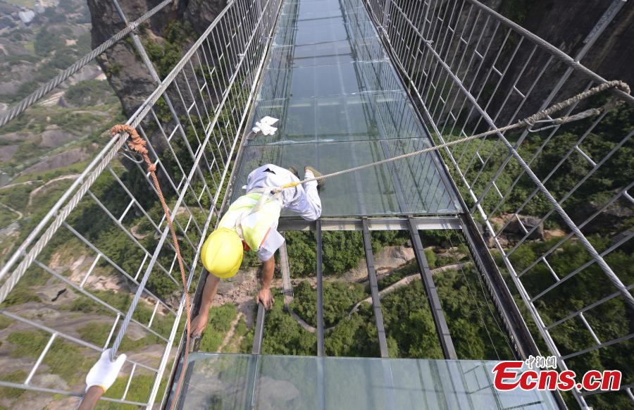Glass bridge under maintenance before tourist peak(1/7)