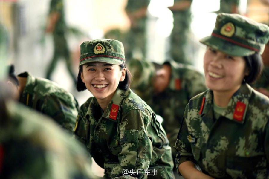 Disciplined Chinese troops set good example for public(1/9)