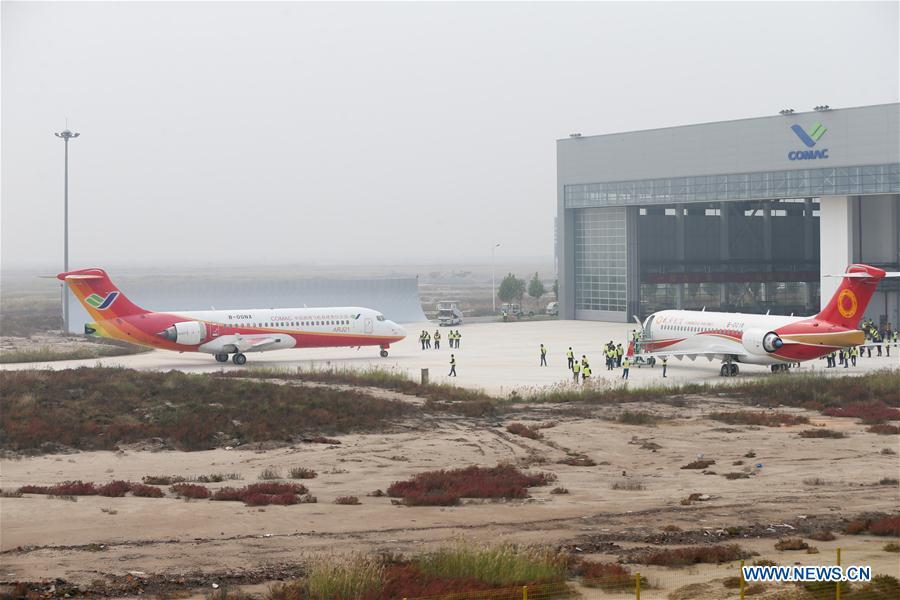 Photo taken on Oct. 14, 2017 shows an ARJ21-700 plane that performs a test flight (L) at an airport in Dongying, east China\'s Shandong Province. The Chinese-developed regional jetliner, which has the BeiDou navigation system installed, has successfully completed a test flight, the Commercial Aircraft Corporation of China (COMAC) said Saturday. (Xinhua/Ding Ting)