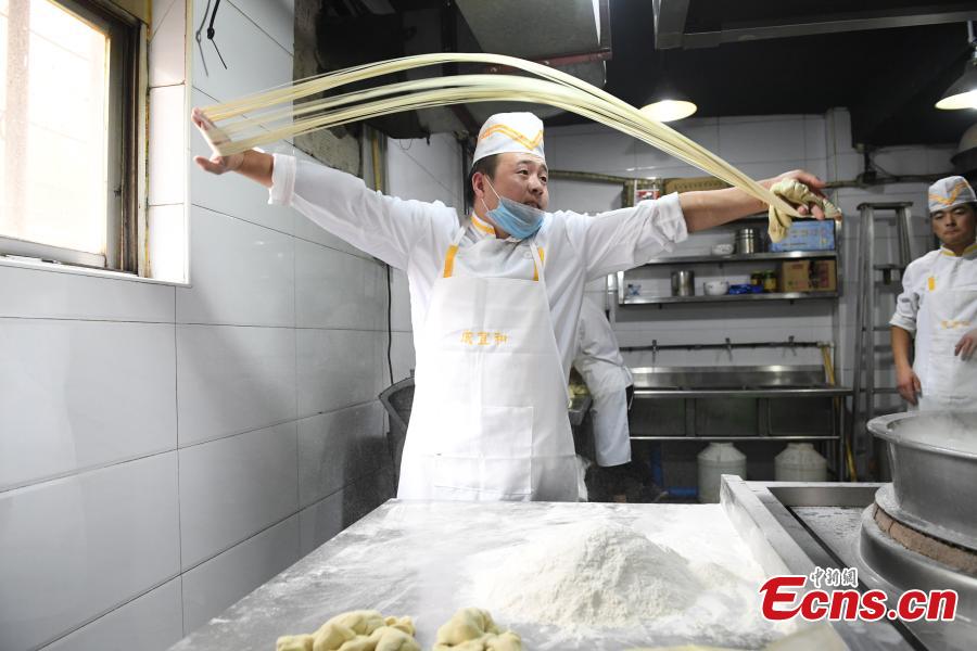 Ma Delong makes noodles in a restaurant in Lanzhou City, the capital of Northwest China’s Gansu Province, Oct. 17, 2017. Ma, who is in his thirties, has worked making hand-pulled noodles for more than 16 years. He is now able to turn dough into a bowl of noodles in just six seconds. (Photo: China News Service/Yang Yanmin)