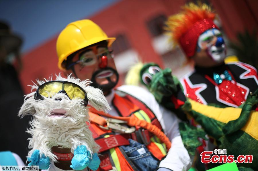 Mexico City hosts Latin American clown convention(1/4)