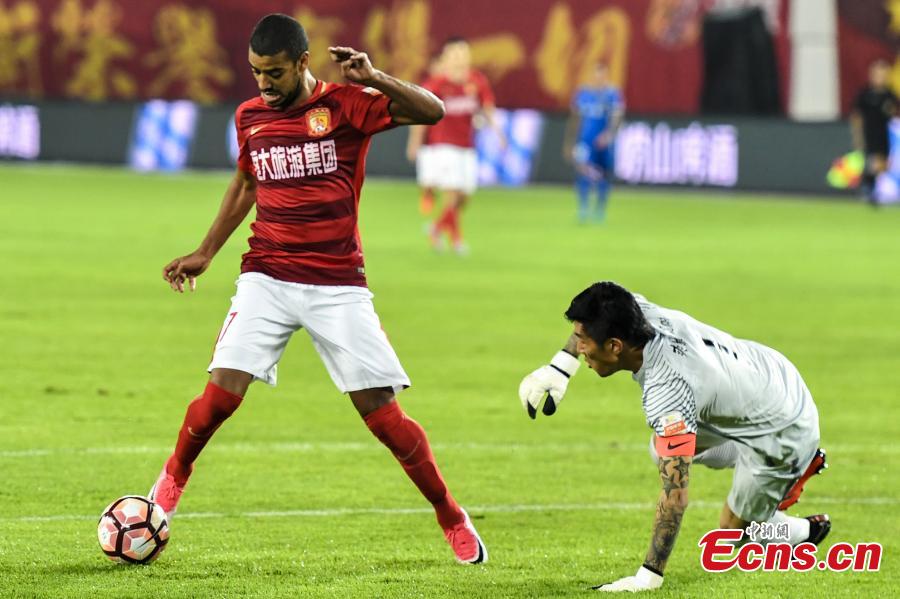 Guangzhou Evergrande Taobao beats Guizhou Hengfeng Zhicheng 5-1 during a Chinese Football Association Super League match in Guangzhou City, the capital of South China’s Guangdong Province, Oct. 22, 2017. Guangzhou Evergrande Taobao has secured its seventh consecutive Championship with two group games remaining following the victory. (Photo: China News Service/Chen Jimin)