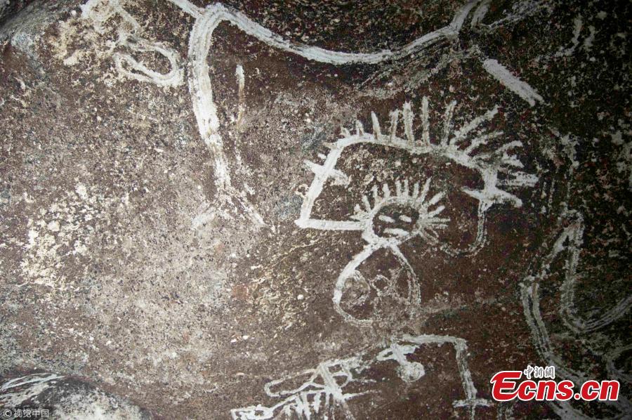 Mysterious rock art uncovered in caves on Caribbean island (1/4)