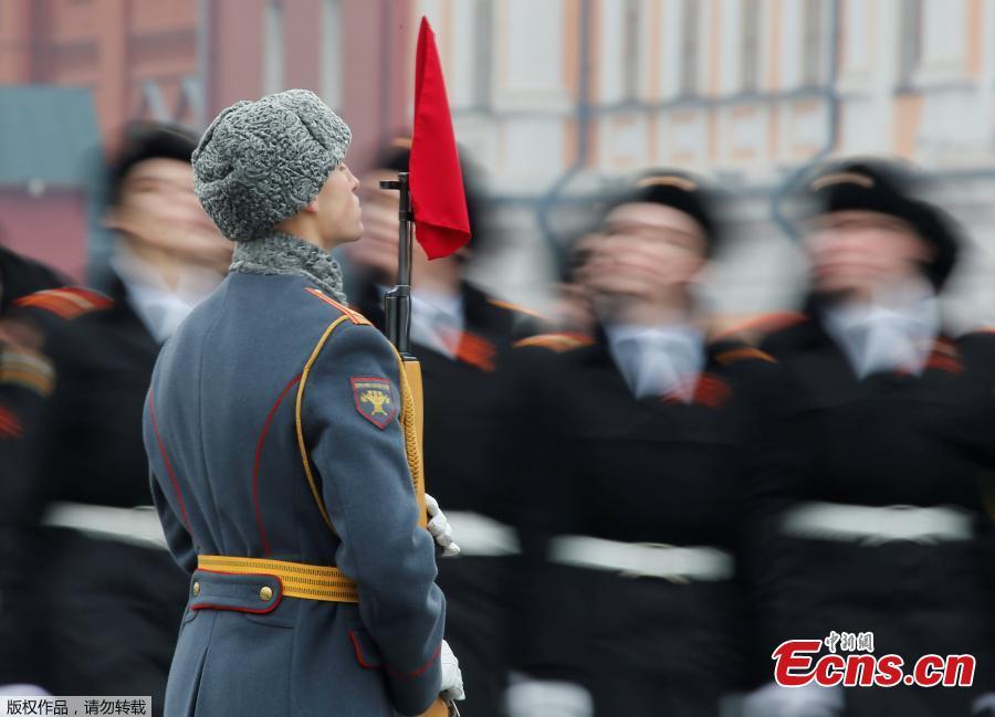 Russian servicemen dressed in historical uniforms wait before a military parade marking the anniversary of the 1941 parade, when Soviet soldiers marched towards the front lines of World War Two, at Red Square in Moscow, Russia, Nov 7, 2017. (Photo/Agencies)