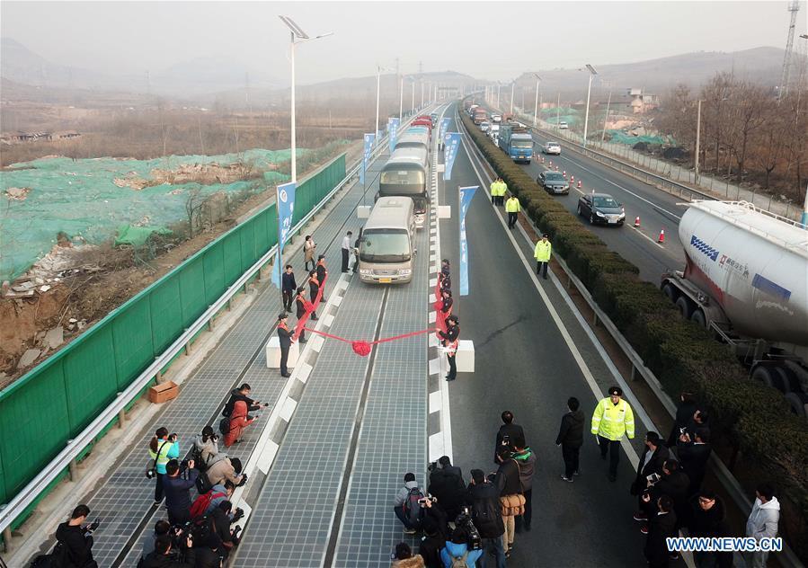
Vehicles run on a solar expressway in Jinan, capital of east China\'s Shandong Province, Dec. 28, 2017. China on Thursday opened a 1-km section solar expressway for testing. Solar panels are laid beneath part of a ring road surrounding Jinan. The road surface is made of a transparent, weight-bearing material that allows sunlight to penetrate. The panels, covering 5,875 square meters, can generate 1 million kwh of power in a year, enough to meet the everyday demand of around 800 households.(Xinhua/Zhu Zheng)