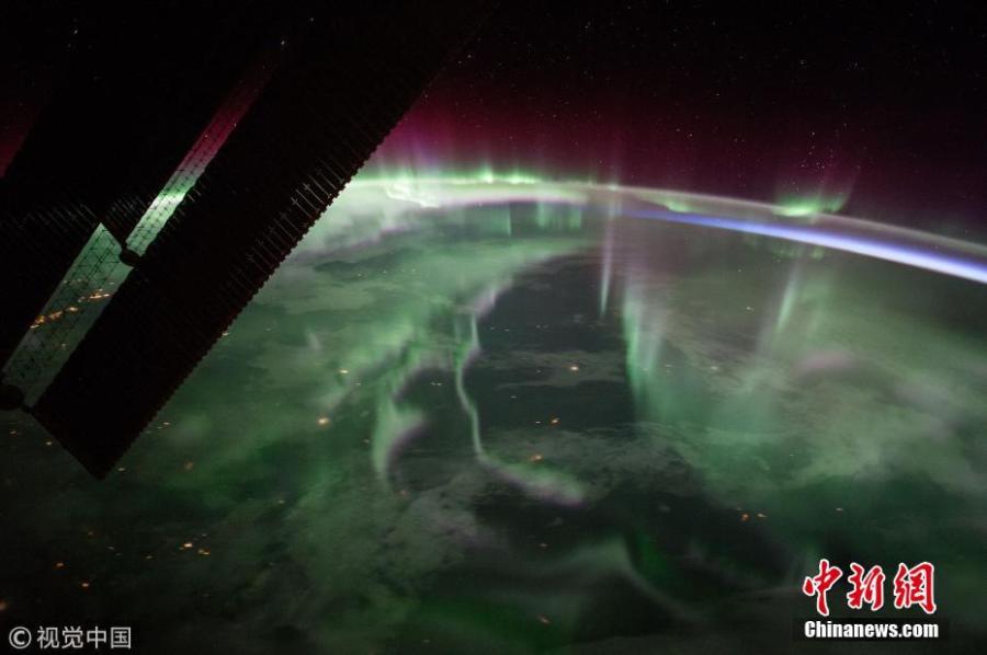 
NASA receives thousands of photos taken by satellites and the astronauts on the International Space Station every year, and it recently posted a collection of the best ones in 2017 in the form of a slideshow on YouTube. The photo shows the Northern Light over Canada from the International Space Station Sept. 15, 2017. (Photo/VCG)
