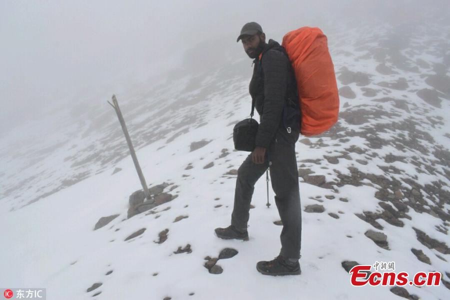Madhusudan Patidar, a resident of Rau in Indore, India, reaches the peak of Mt Kilimanjaro in Tanzania, at an altitude of 5,895 meters on Dec. 18, 2017. The 21-year-old mountaineer started climbing the highest African peak on Dec. 15 and took three days to reach the top. He then stayed at the peak for 22 hours at a stretch despite the chilling wind and the lack of oxygen, setting a record. (Photo/IC)
