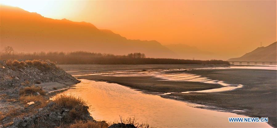 Photo taken on Jan. 6, 2018 shows a part of the Yarlung Tsangpo River near the nature reserve in Shannan City of southwest China\'s Tibet Autonomous Region. Man-made sand-break forests of the nature reserve have been expanded from 500 mu (33.3 hectares) in the 1950s to 10,200 mu (680 hectares). The forests are now a winter habitat for animals including red deers, blue sheep and kinds of birds. (Xinhua/Zhang Rufeng)