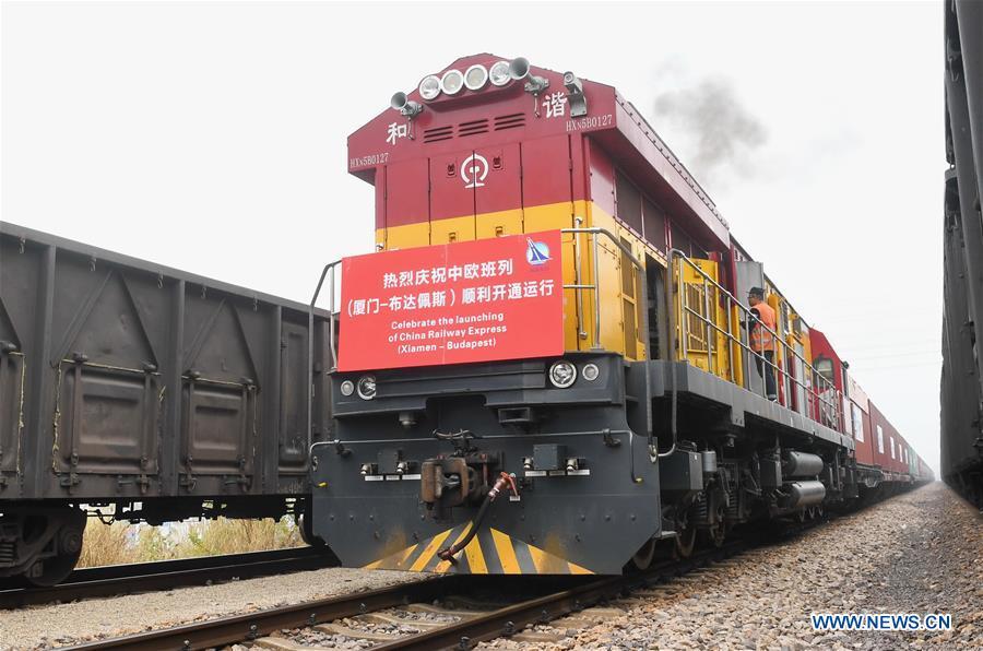 The freight train of China Railway Express (Xiamen-Budapest), linking southeast China\'s port city of Xiamen with Budapest, capital of Hungary, is seen at Haicang Station in Xiamen, southeast China\'s Fujian Province, Jan. 19, 2018. The 11,595 km journey, which takes one stop at China\'s Xi\'an, will take 18 days. (Xinhua/Lin Shanchuan)