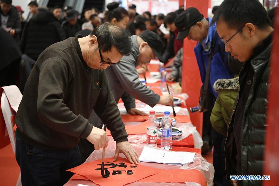 Local calligraphers write spring couplets during a fair in Yinchuan, north China\'s Ningxia Hui Autonomous Region, Jan. 20, 2018, also the Great Cold (Dahan) solar term on the Chinese Lunar Calendar. (Xinhua/Wang Peng)