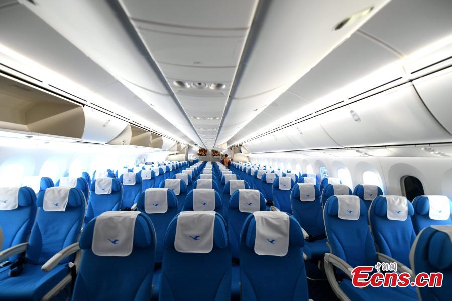 A view of the inside of a Xiamen Airlines plane, featuring the UN Sustainable Development Goals (SDGs) in its exterior decoration, in Fuzhou City, the capital of East China\'s Fujian Province, March 21, 2018. In an effort to create more awareness about the goals, the airline painted the exterior of one of its aircraft with the theme, a first for the airlines industry. The two sides signed the agreement at the UN headquarters in New York to underscore the airlines\' commitment to supporting the new development agenda on Feb. 15, 2017. (Photo: China News Service/Wang Dongming)