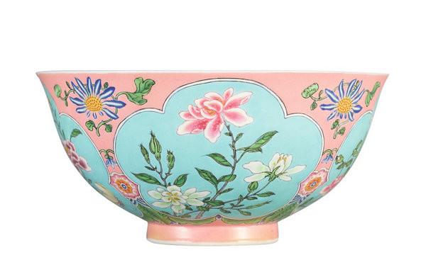 An 18th-century falangcai, or enameled porcelain bowl to be auctioned in Hong Kong. (Photo provided to China Daily)

The three consecutive emperors of Qing Dynasty (1644-1911), Kangxi, his son Yongzheng and grandson Qianlong, were known as keen art patrons and connoisseurs who through decades built an imperial assemblage of immensity in categories and sophistication in quality. Objects that they once personally appreciated often trigger bidding races when they appear at auctions now.

Two such works of art dating to the 18th century will be auctioned on April 3 in Hong Kong.

One is an falangcai, or enameled porcelain bowl produced at imperial workshops, under the watchful eyes of Emperor Kangxi, in the late 1710s and early 1720s.

It will go under the hammer during Sotheby\'s major spring sales.

Fanglangcai refers to the porcelain items made using the enameling technique imported from the West in the 17th century. Nicolas Chow, the chairman of Sotheby\'s Asia, tells China Daily that \