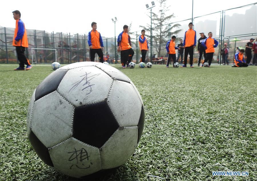 Autistic children play football on the football field at Xinnan Community in Lianyungang City, east China\'s Jiangsu Province, April 1, 2018. A football team, composed of 22 autistic children aging from 7 to 16, was jointly set up by the community and an autism care center ahead of the World Autism Awareness Day, which falls on April 2 every year. The football team will have trainings and games every week. (Xinhua/Geng Yuhe)