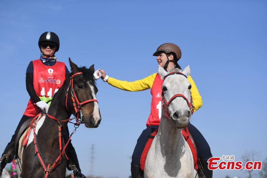The 2018 China International Equestrian Endurance Competition opens in Dangshan County, East China\'s Anhui Province, April 8, 2018. More than 100 jockeys from more than 10 countries and regions took part in the race, the highest level of its kind in China, held along the old riverway of the Yellow River. (Photo: China News Service/Han Suyuan)