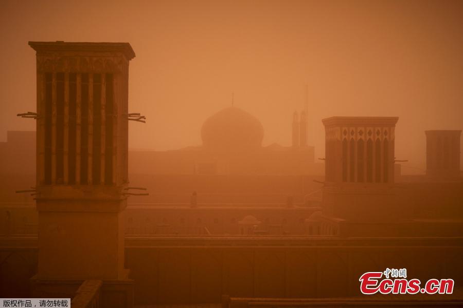 A wall of dust moves through the city of Yazd, Iran, April 16, 2018. Sandstorms like this occur over desert land and can reach thousands of feet into the air, spurred by strong winds. (Photo/Agencies)