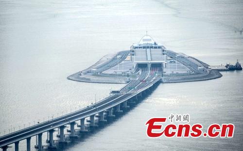 Photo taken on April 11, 2018 shows the eastern artificial island built for the Hong Kong-Zhuhai-Macao Bridge. The 55-kilometer Hong Kong-Zhuhai-Macao Bridge, situated in the Lingdingyang waters of the Pearl River Estuary, will be the world\'s longest sea bridge. The bridge will slash the travel time between Hong Kong and Zhuhai from three hours to just 30 minutes, further integrating cities in the Pearl River Delta. (Photo/China News Service)