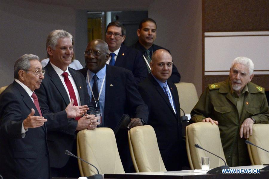 Raul Castro (1st L) and Miguel Diaz-Canel (2nd L) attend the closing ceremony of a session of Cuba\'s National Assembly of People\'s Power, in Havana, capital of Cuba, on April 19, 2018. Miguel Diaz-Canel was elected on Thursday as Cuba\'s new president, as the successor of Raul Castro who concluded two consecutive five-year terms in office. (Xinhua/Joaquin Hernandez)