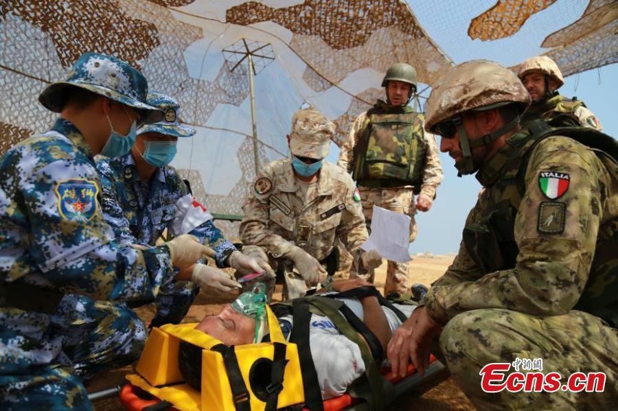 Medical teams during a training exercise by the Chinese People\'s Liberation Army (PLA) support base and the Italian National Support Military Base in Djibouti on Wednesday, April 25, 2018. This is the first time Chinese troops based in Djibouti have held a joint training exercise with members of another foreign military in Djibouti. (Photo: China News Service/Tan Longlong)
