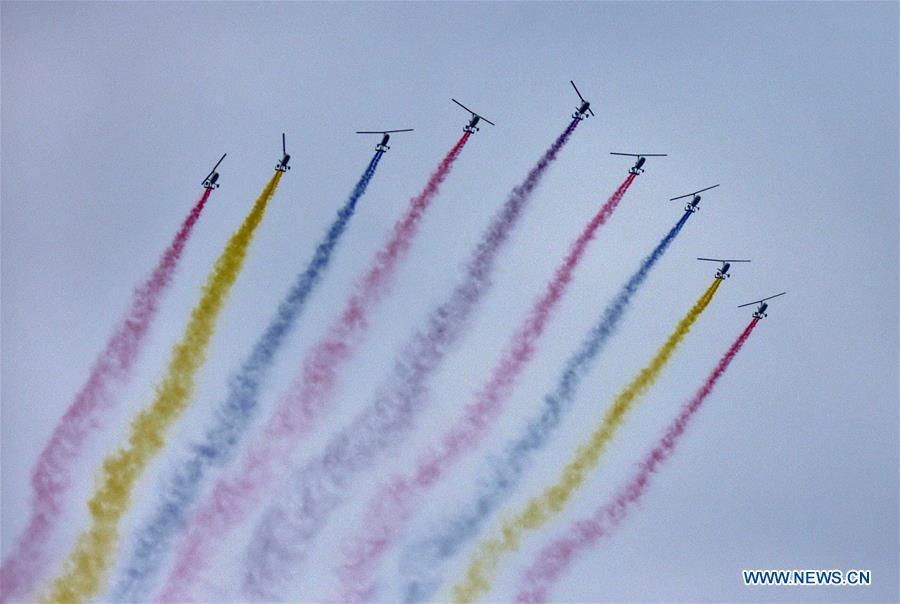 Aerobatic flight team gives an air show at an air sports carnival held in Hengshui City, north China\'s Hebei Province, May 1, 2018. (Xinhua/Mou Yu)