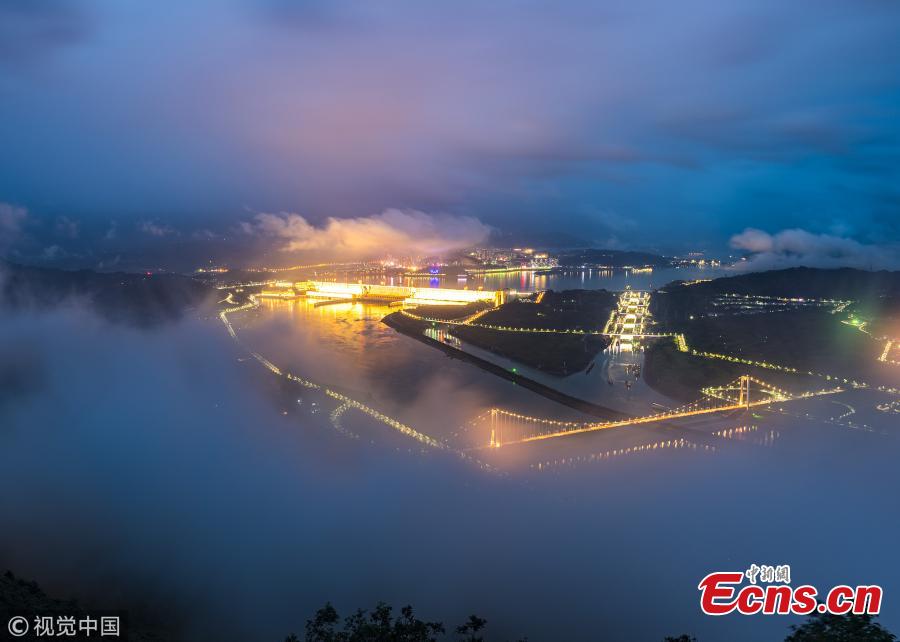 A view of the Three Gorges Dam surrounded by fog after rainfall in Yichang City, Central China\'s Hubei Province, May 6, 2018. (Photo/VCG)