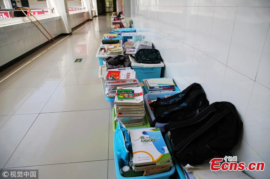 Students have to leave their books and learning materials in a corridor as they study in a crowded classroom at Jianmenguan High School in Jian\'ge County, Southwest China\'s Sichuan Province, May 7, 2018. Senior high school students are making final preparation efforts for the national college entrance exam, known as Gaokao, set to take place in one month\'s time. (Photo/VCG)
