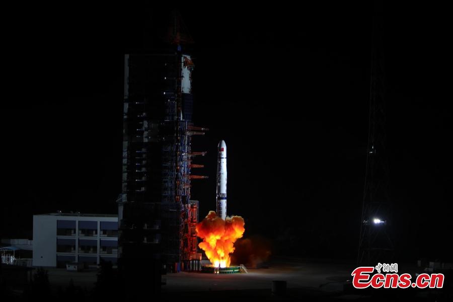 A Long March-4C rocket carrying a relay satellite, named Queqiao (Magpie Bridge), is launched at 5:28 a.m. from southwest China\'s Xichang Satellite Launch Center, May 21, 2018. The relay satellite will set up a communication link between Earth and the planned Chang\'e-4 lunar probe that will explore the mysterious far side of Moon. (Photo: China News Service/Liang Keyan)