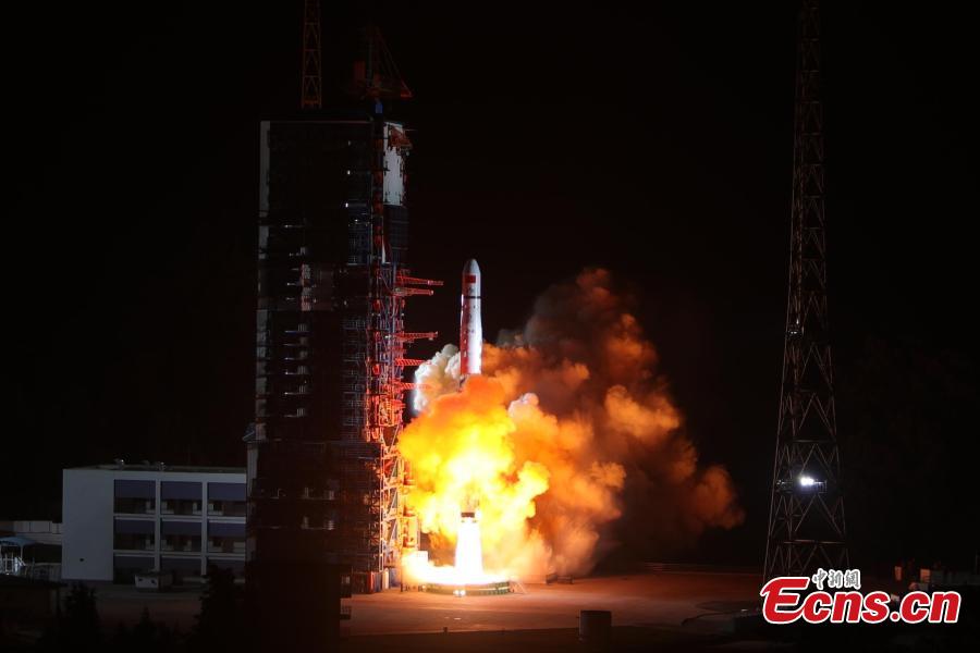A Long March-4C rocket carrying a relay satellite, named Queqiao (Magpie Bridge), is launched at 5:28 a.m. from southwest China\'s Xichang Satellite Launch Center, May 21, 2018. The relay satellite will set up a communication link between Earth and the planned Chang\'e-4 lunar probe that will explore the mysterious far side of Moon. (Photo: China News Service/Liang Keyan)