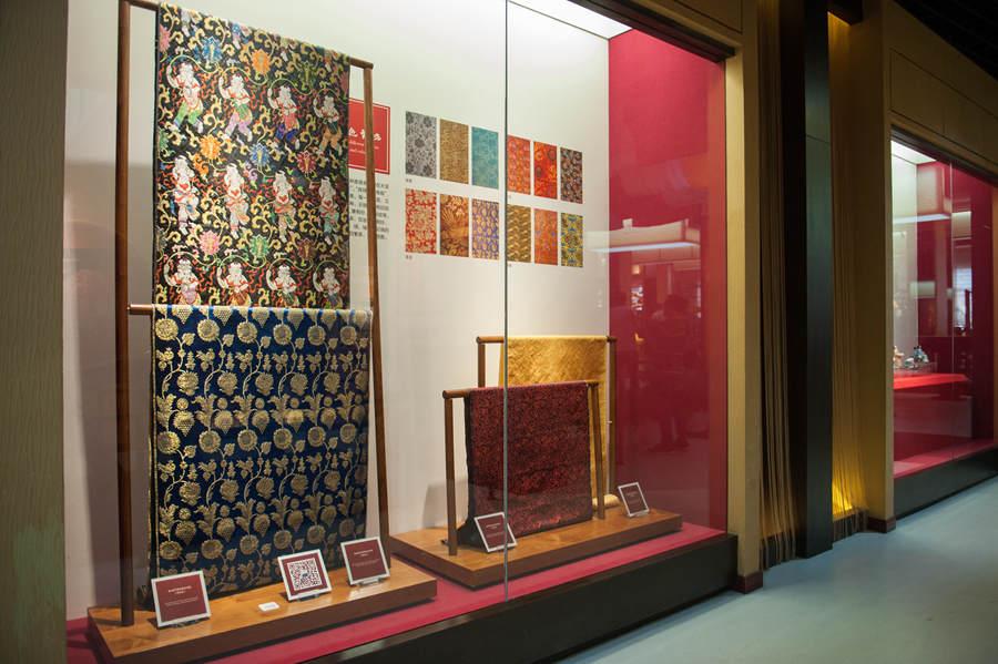 Different colors and patterns of yunjin brocade on display on May 21, 2018. (Photo provided to chinadaily.com.cn)