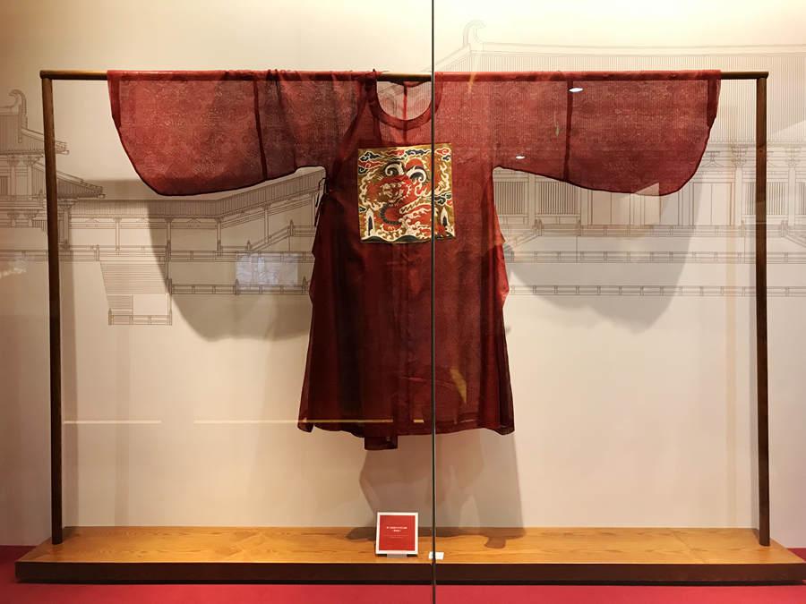 Replica of a Ming Dynasty yunjin robe on display on May 21, 2018.(Photo provided to chinadaily.com.cn)