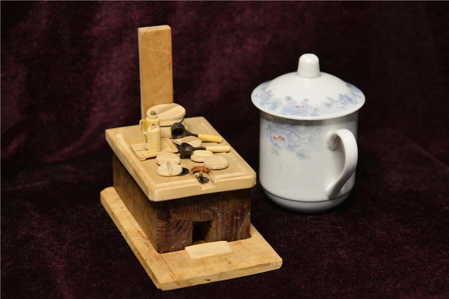 A miniature tea stove made by Chen Hesheng.  (Photo/Asianewsphoto)