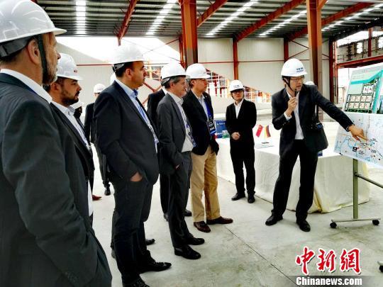 Investment


Guests from Germany visit a Chinese factory. (Photo/China News Service)

Germany is Europe’s biggest investor in China. By the end of 2017, Germany directly invested in 9,781 projects in China, and the German side invested $29.72 billion in areas such as automobile, chemical industry, power generation equipment, transportation, steel, communication, etc.

According to China’s Ministry of Commerce, China has invested over $10.12 billion in Germany’s non-financial projects by the end of 2017. In 2017, China’s non-financial direct investment to Germany rose $2.28 billion.