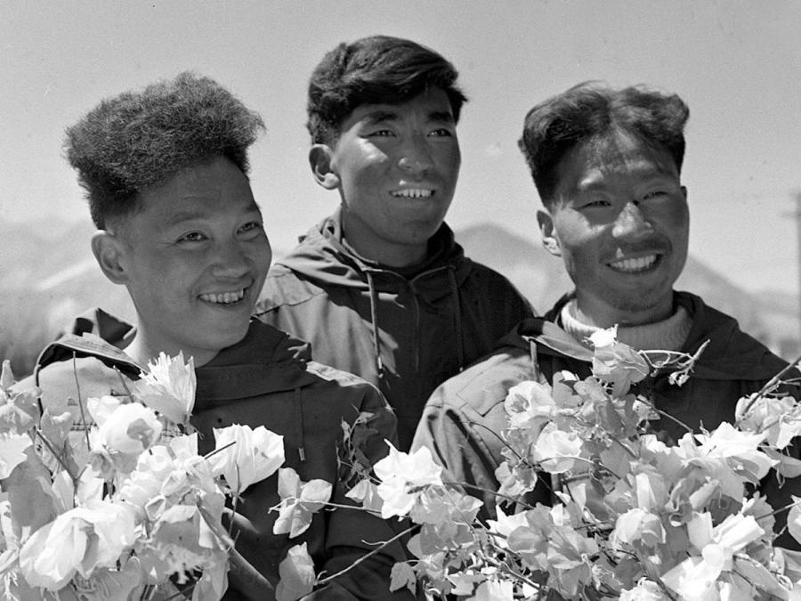 Chinese mountaineers Wang Fuzhou (right), Kunbo (middle) and Qu Yinhua are welcomed with flowers after they conquered the summit on June 7, 1960. The trio made their first trip to Mount Qomolangma, known as Mount Everest in the West, from the North Slope On May 25, 1960. This was the first time that somebody had ascended the world’s highest peak from the North Slope. Since then, more Chinese mountaineers were inspired to march toward Mount Qomolangma. (Photo/Xinhua)