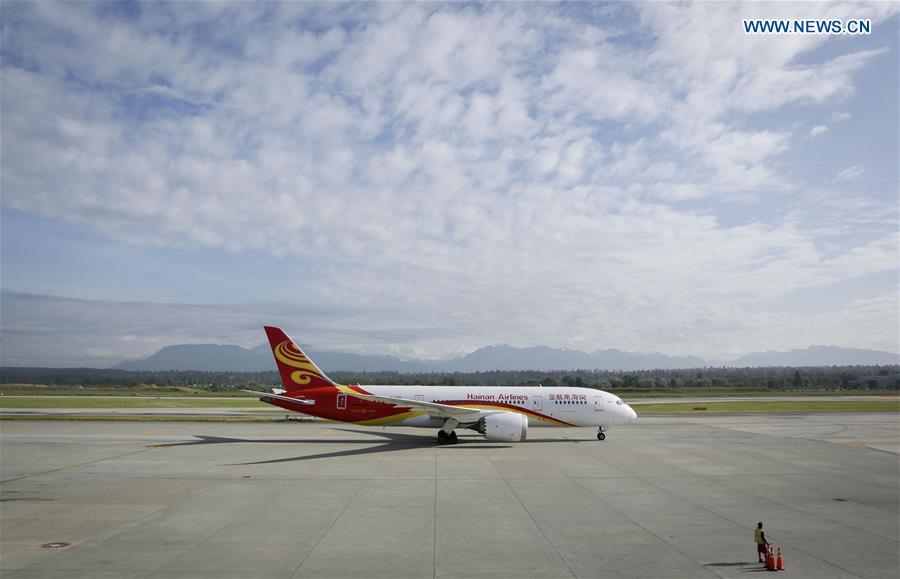 A Boeing 787 aircraft of China\'s Hainan Airlines lands at Vancouver International Airport in Vancouver, Canada, May 25, 2018. A direct flight between Tianjin and Vancouver was launched on Friday. Flight HU7959, operated by Hainan Airlines, is the first direct passenger air route linking Tianjin with North America. (Xinhua/Liang Sen)